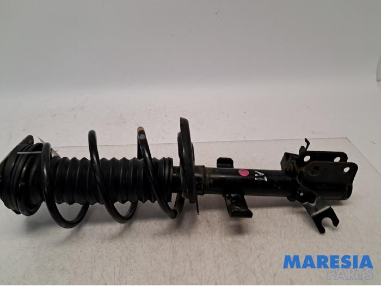 Renault - Clio - Stoßdämpferstrebe links vorne