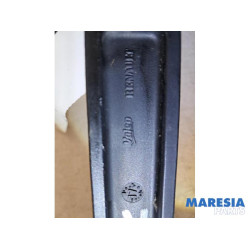 Renault - Clio - Ruitenwisserarm voor