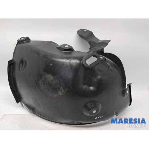 Renault - Megane - Wheel arch liner
