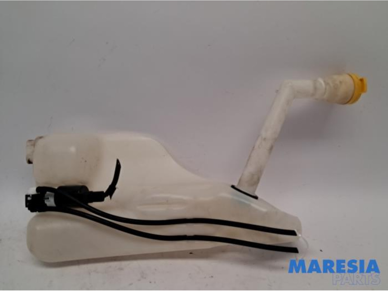 Renault - Megane - Front windscreen washer reservoir