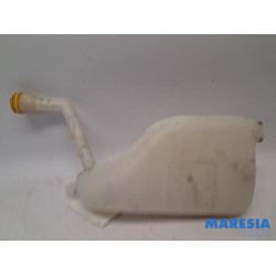 Renault - Megane - Front windscreen washer reservoir