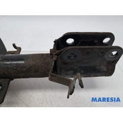 Renault - Megane - Stoßdämpferstrebe rechts vorne