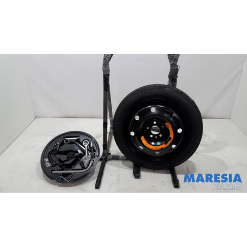 Alfa Romeo - Giulietta - Krikset + reservewiel