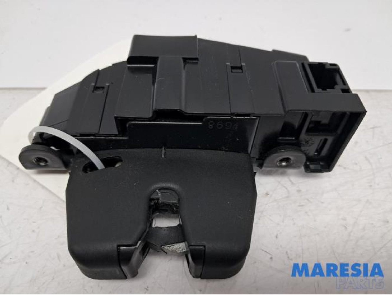 Peugeot - 308 - Tailgate lock mechanism
