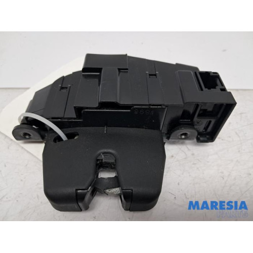 Peugeot - 308 - Tailgate lock mechanism