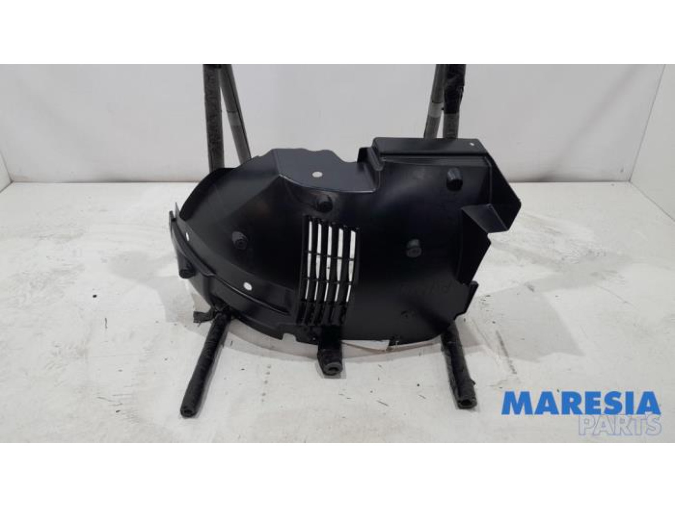 Renault - Trafic - Wheel arch liner