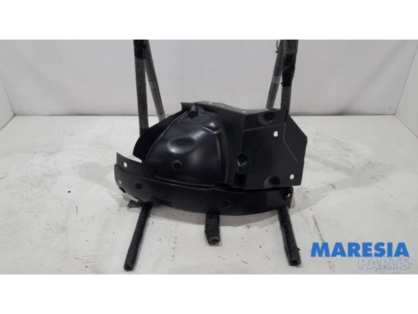 Renault - Trafic - Wheel arch liner