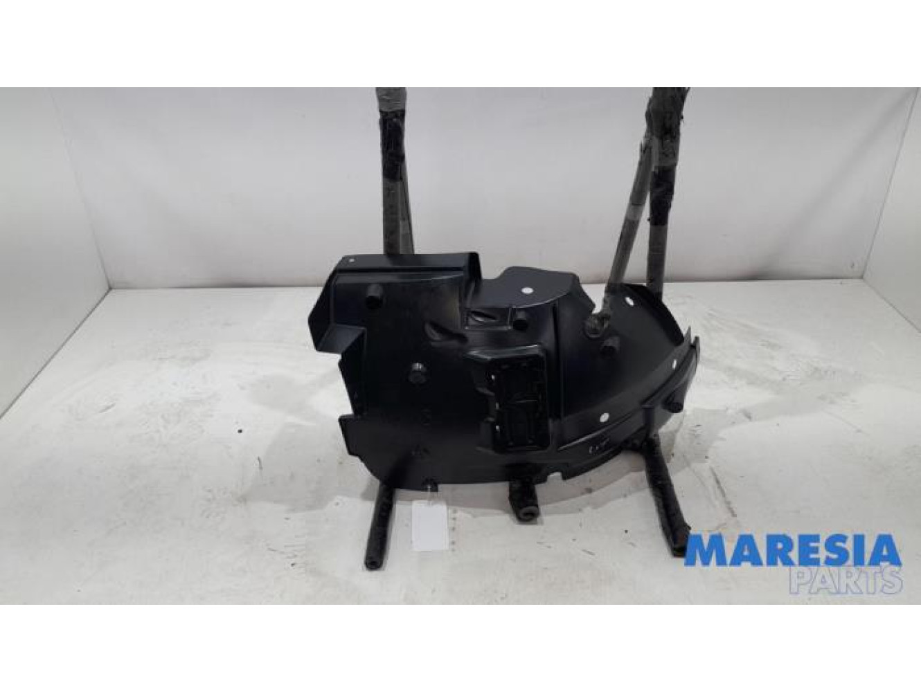 Renault - Trafic - Wheel arch liner