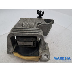 Renault - Megane - Engine mount