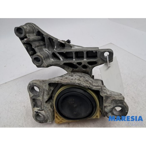 Renault - Megane - Engine mount