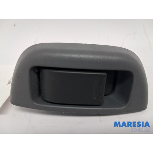 Peugeot - 107 - Commutateur vitre électrique