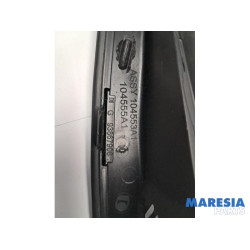 Renault - Trafic - Frontscreen frame