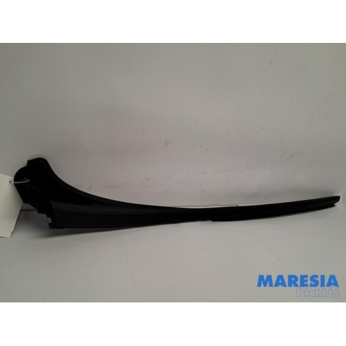 Renault - Trafic - Frontscreen frame