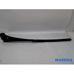 Renault - Trafic - Frontscreen frame