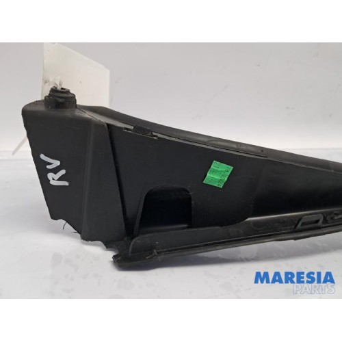 Renault - Trafic - Frontscreen frame