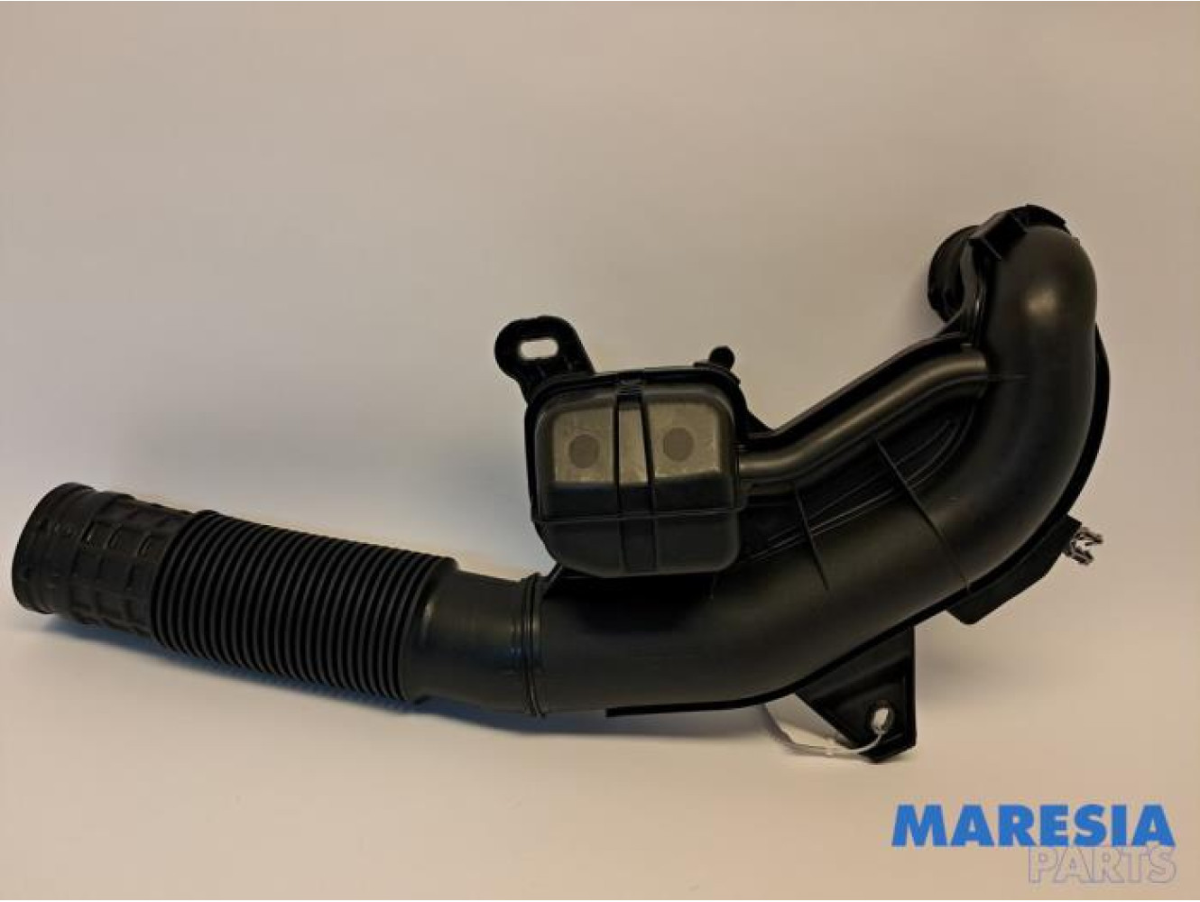 Renault - Trafic - Air intake hose