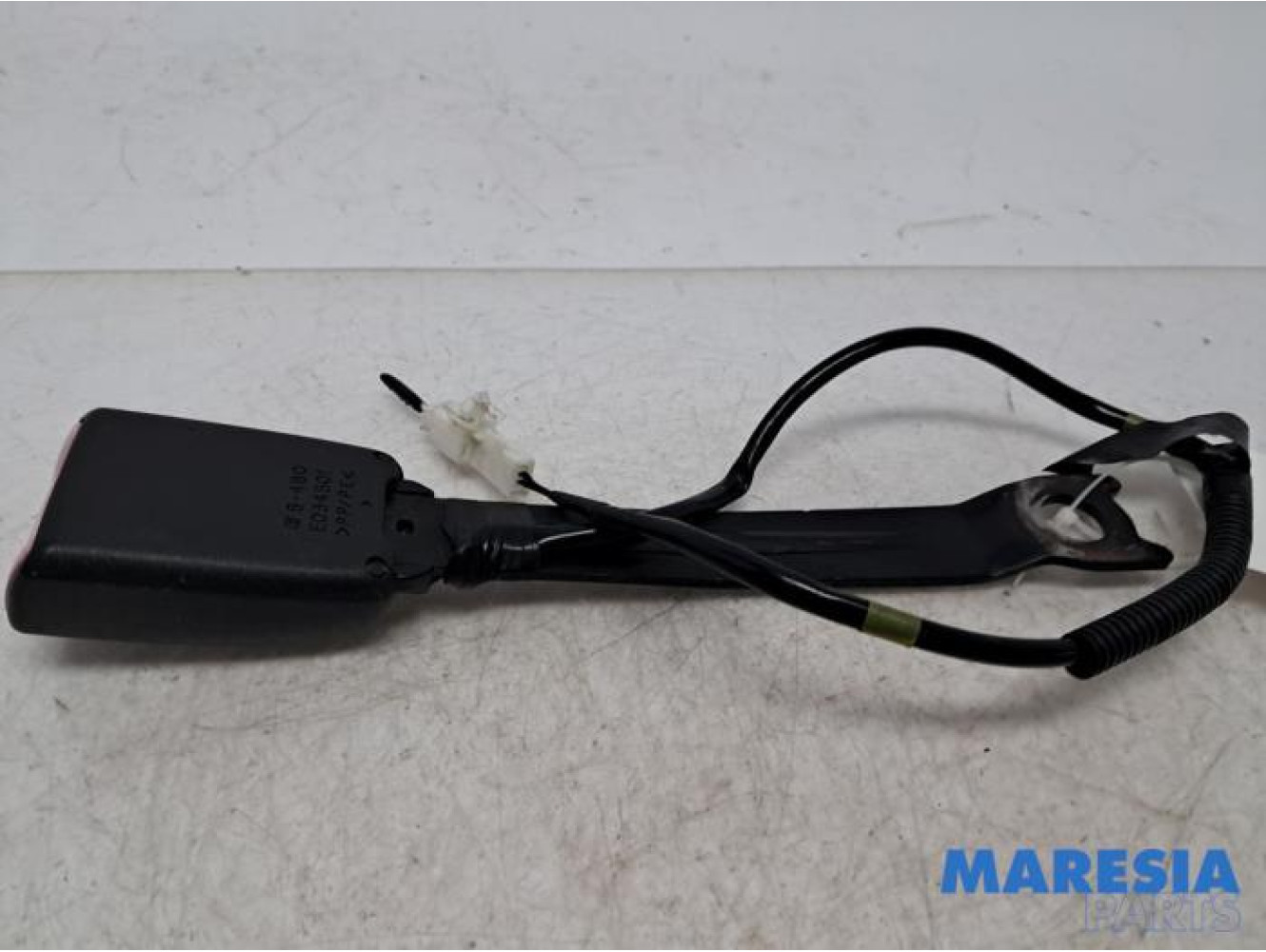 Peugeot - 107 - Insertion ceinture de sécurité avant gauche