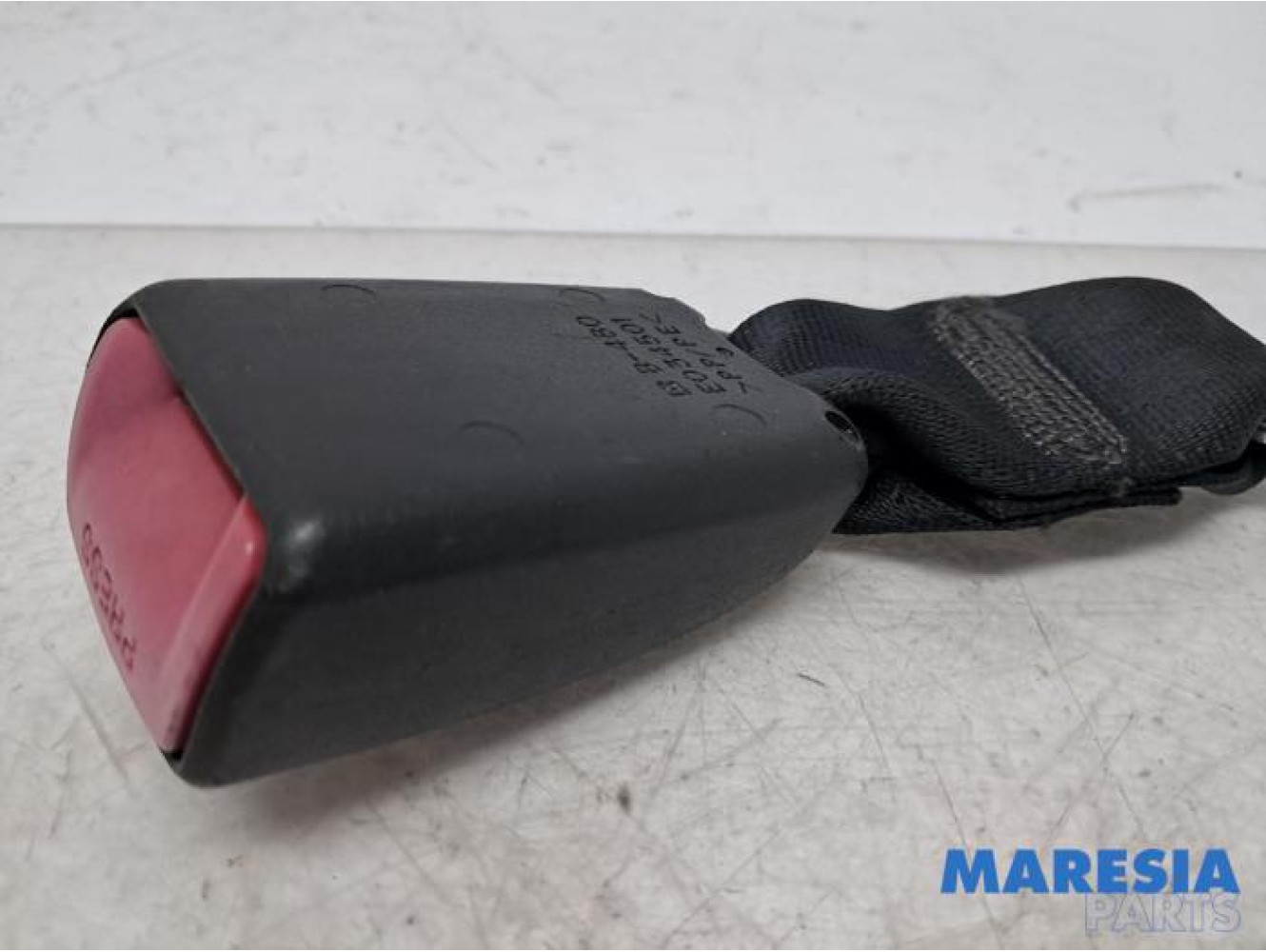 Peugeot - 107 - Insertion ceinture de sécurité arrière gauche