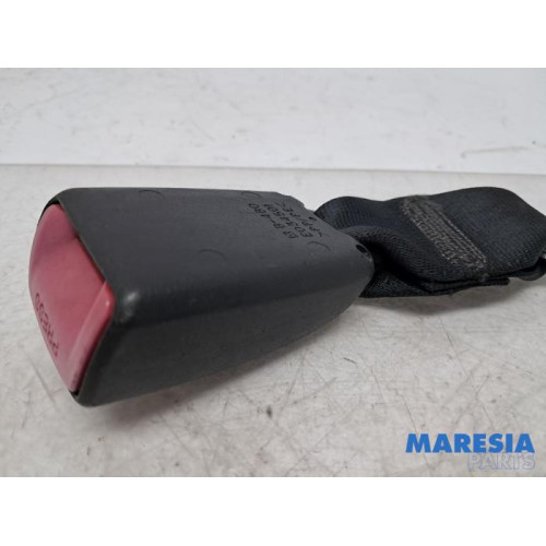 Peugeot - 107 - Insertion ceinture de sécurité arrière gauche