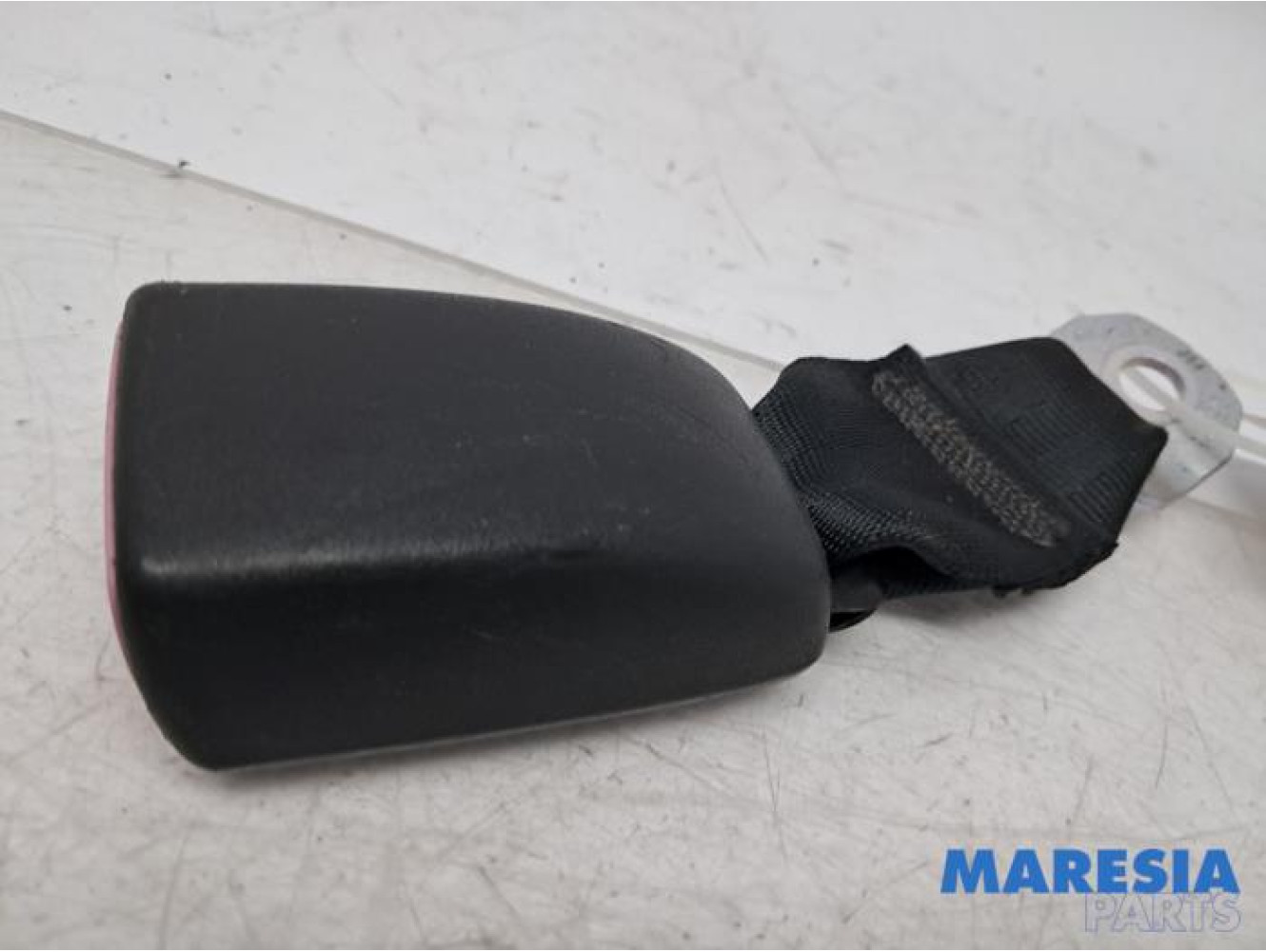 Peugeot - 107 - Insertion ceinture de sécurité arrière droite