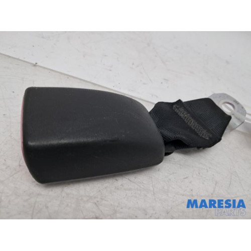 Peugeot - 107 - Insertion ceinture de sécurité arrière droite