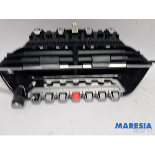 Peugeot - 208 - Heater control panel