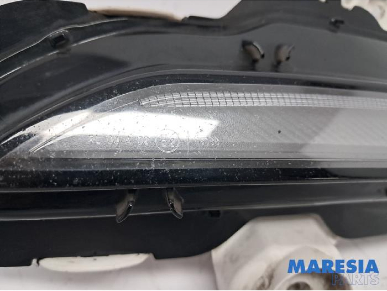 Peugeot - 208 - Tageslicht rechts