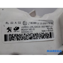 Peugeot - 208 - Tageslicht links