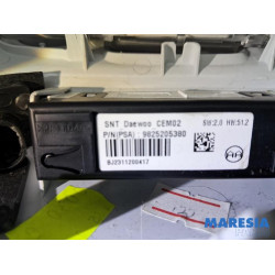 Peugeot - 208 - Eclairage intérieur avant