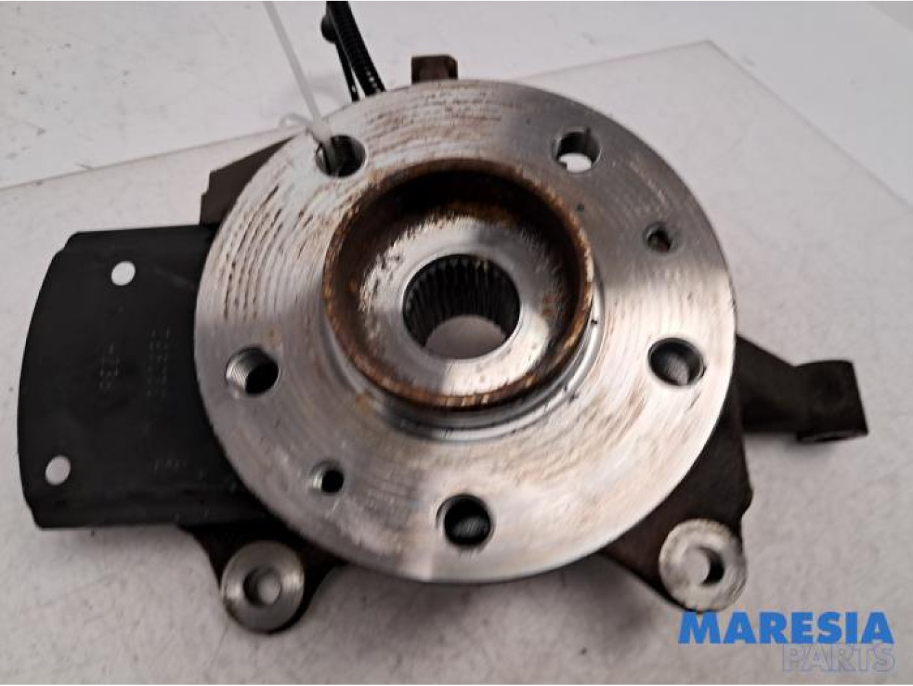 Renault - Trafic - Achsschenkel rechts vorne