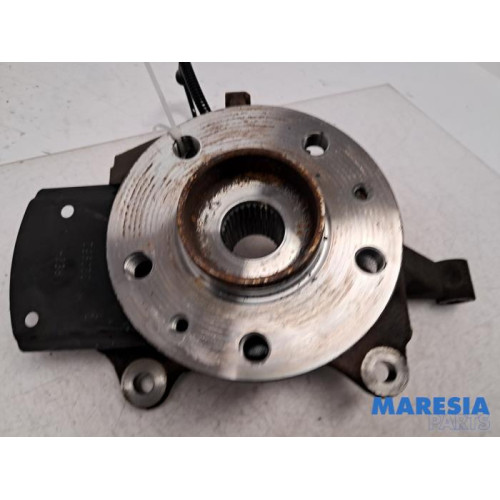 Renault - Trafic - Achsschenkel rechts vorne