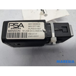 Peugeot - 208 - Prise USB