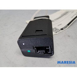 Peugeot - 208 - Prise USB