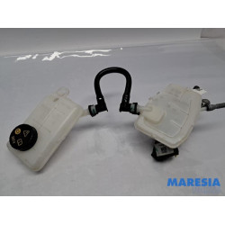 Renault - Trafic - Hoofdremcilinder