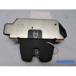 Peugeot - 208 - Tailgate lock mechanism