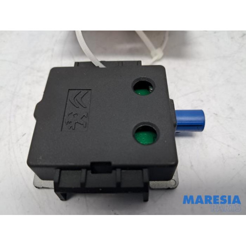 Peugeot - 208 - GPS Antenne