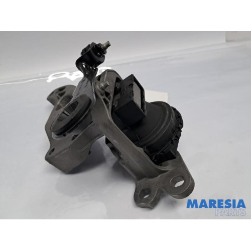 Renault - Trafic - Engine mount