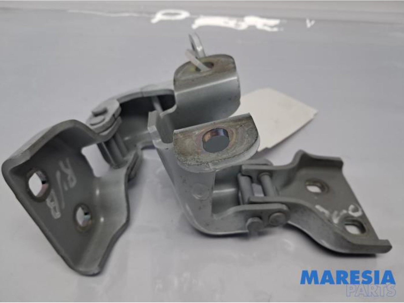 Renault - Trafic - Front door hinge, right