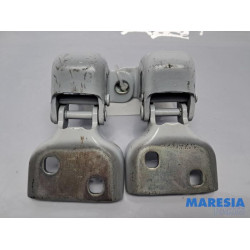 Renault - Trafic - Front door hinge, right