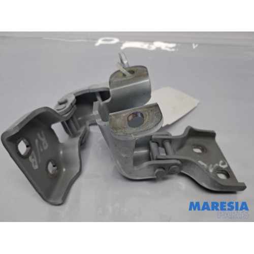 Renault - Trafic - Front door hinge, right