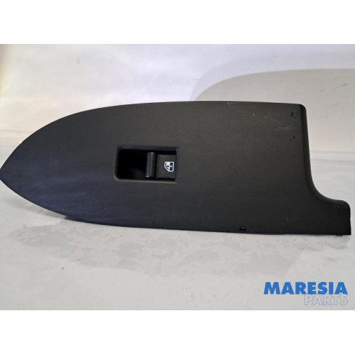 Alfa Romeo - Giulietta - Commutateur vitre électrique