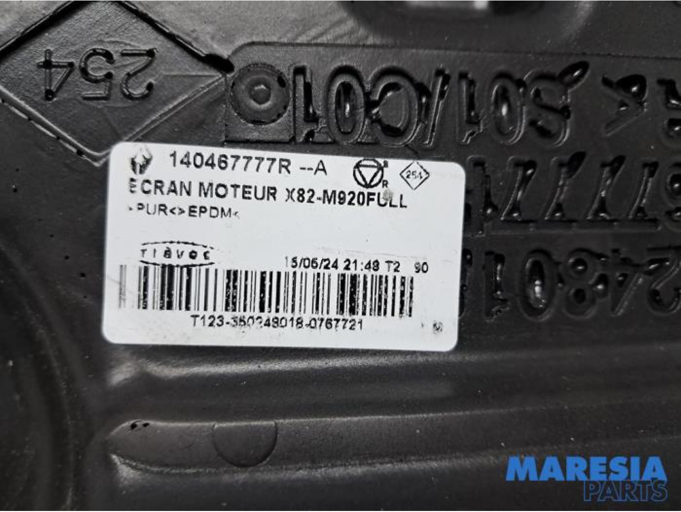 Renault - Trafic - Engine cover