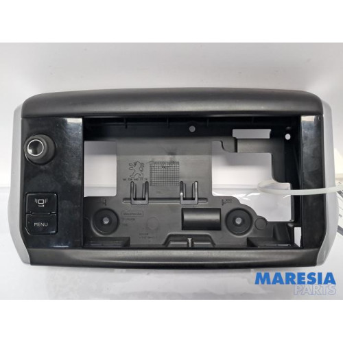 Peugeot - 208 - Radio control panel