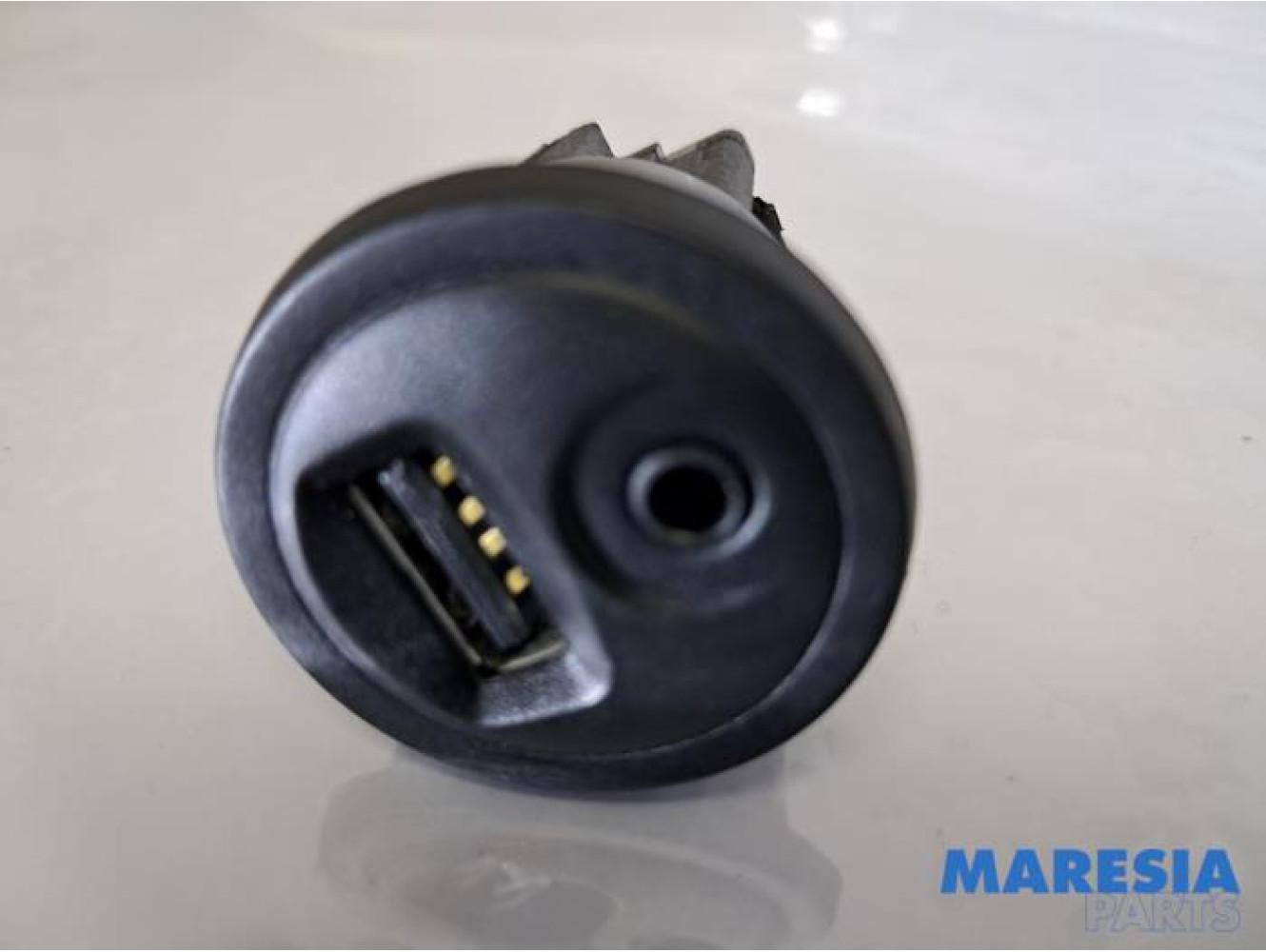 Peugeot - 208 - AUX / USB-Anschluss