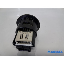 Peugeot - 208 - AUX / USB-Anschluss