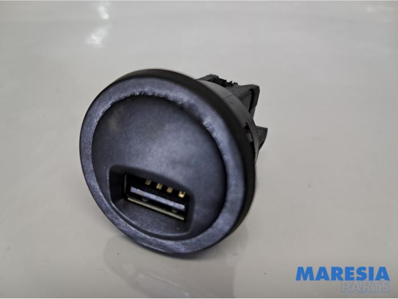 Peugeot - 208 - AUX / USB-Anschluss