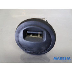 Peugeot - 208 - AUX / USB-Anschluss