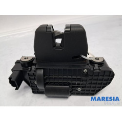Peugeot - 208 - Tailgate lock mechanism
