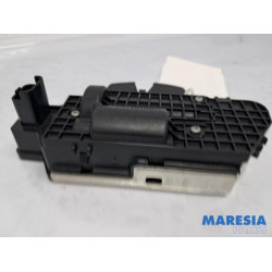 Peugeot - 208 - Tailgate lock mechanism