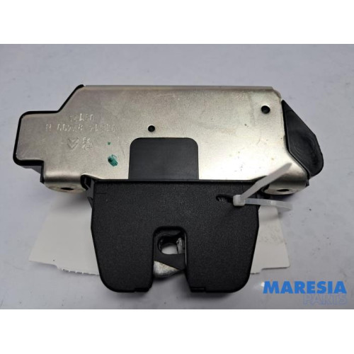 Peugeot - 208 - Tailgate lock mechanism